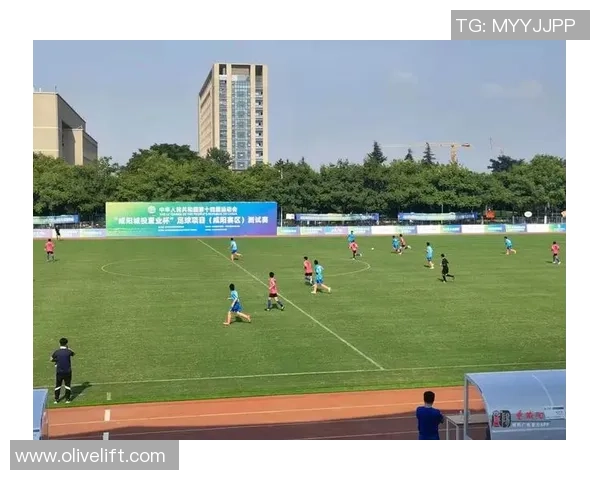 带通的足球明星如何在绿茵场上展现个人魅力与团队精神